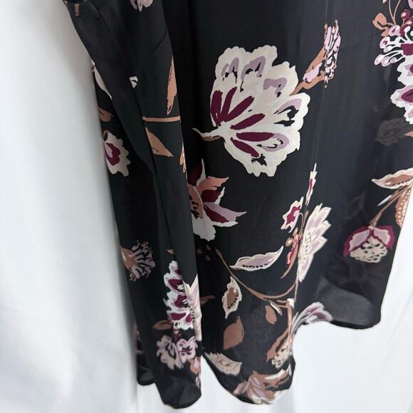Maurices Floral Blouse Size 0X - Picture 5 of 9